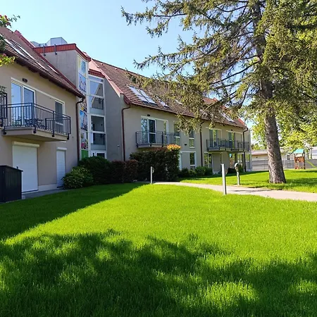 Fresh Garden Wellness 2 Em 6 Appart hôtel Siófok